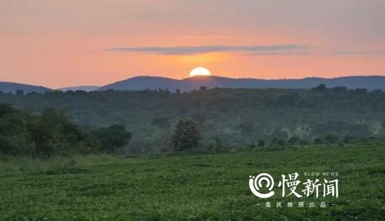 多哥北方的日落，一路上，夕阳陪了很多次。