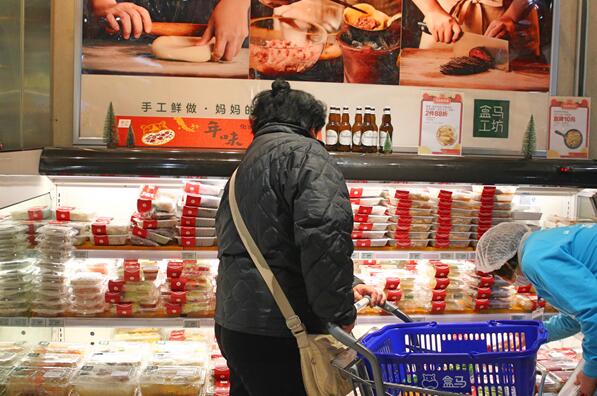 新零售让年货“活”了：盒马大龙虾帝王蟹爬上春节餐桌