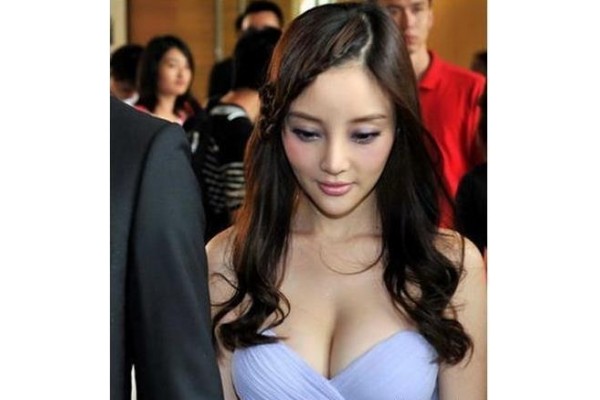 李小璐起诉诽谤者强烈要求停止侵权并索赔90万