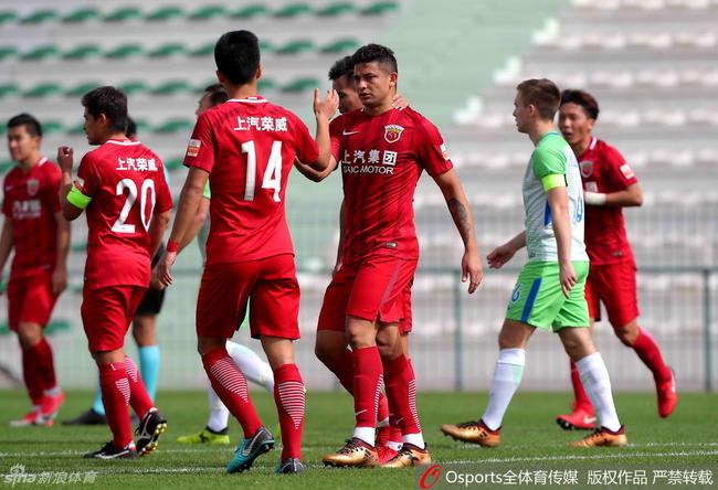 上港与狼堡U23的热身赛
