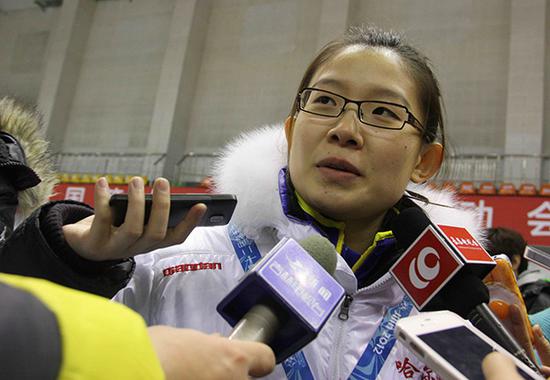 2012年1月8日,长春,2012全国冬运会冰壶比赛哈尔滨女队夺冠,王冰玉接受采访。