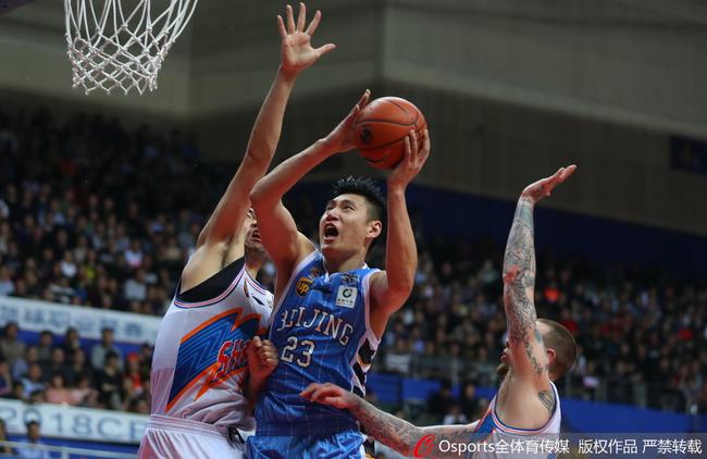 北京客场击败了上海,将系列赛带回五棵松