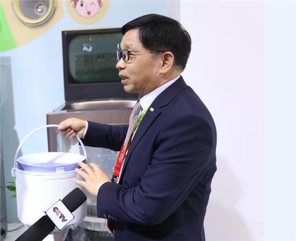 TCL冰箱洗衣机闪耀家博会 “双+”战略升级创享“健康家”