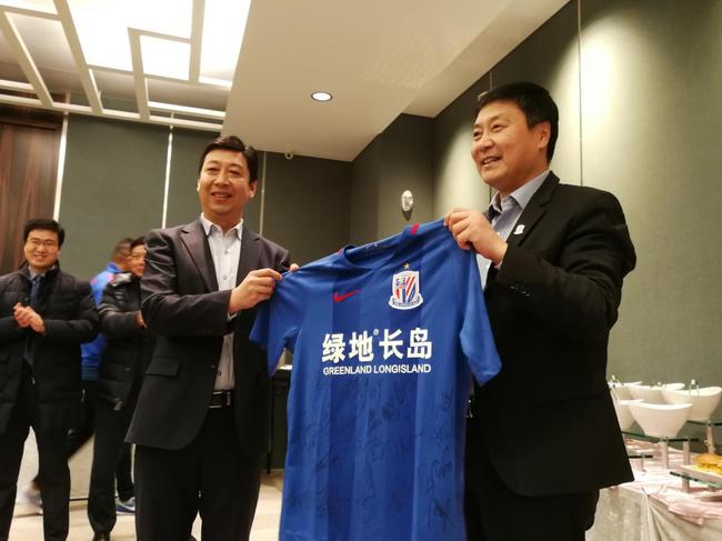 使馆官员助威申花