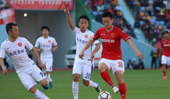 36号杨晨在比赛中
