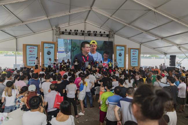 泛珠赛场的车迷活动