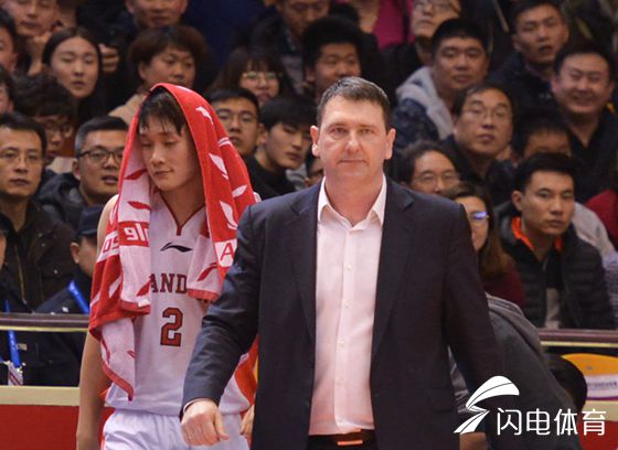 小丁给江苏肯帝亚主帅打服
