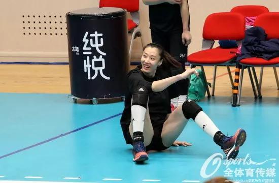上海女排勇闯天津人民体育馆