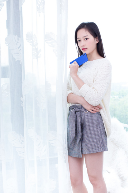 丹青新配色亮眼 魅蓝E3美女图赏来袭