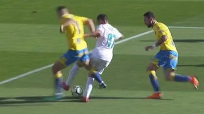 巴斯克斯被犯规