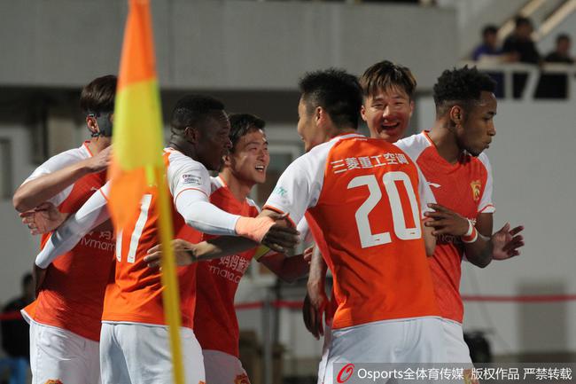 卓尔2-1战胜佳兆业