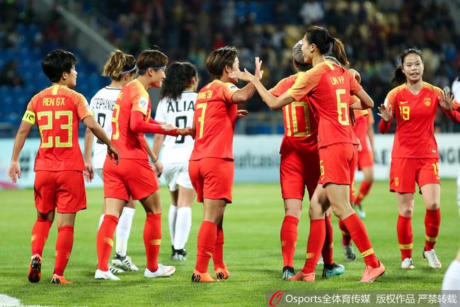 中国女足以A组第一的身份晋级四强