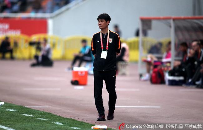 李霄鹏指挥比赛