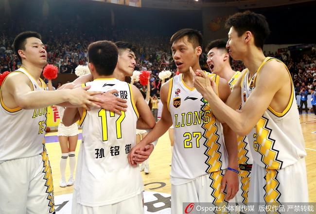 广厦季后赛前两轮打满了12场