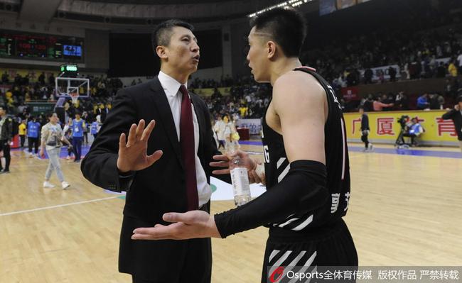 郭士强赛中与郭少交流