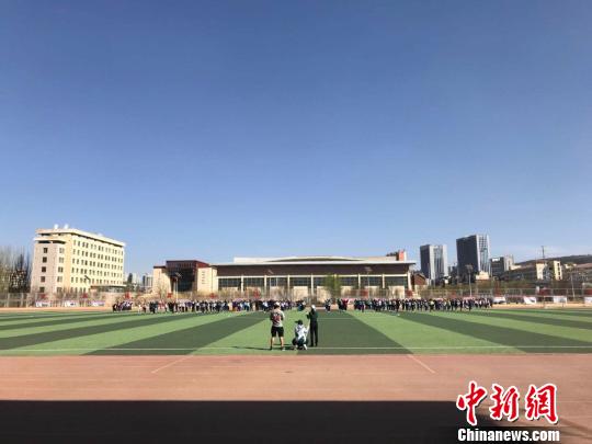 事发地青海民族大学足球场