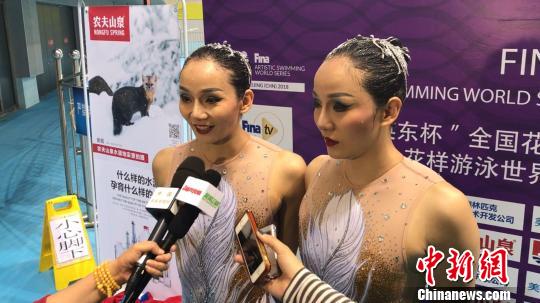 “文婷”姐妹在双人自由自选项目中以一曲唯美动人的《天鹅》夺冠 马元豪 摄