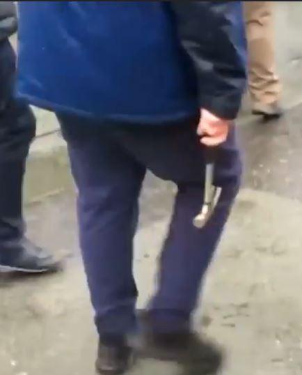 手持榔头的球迷