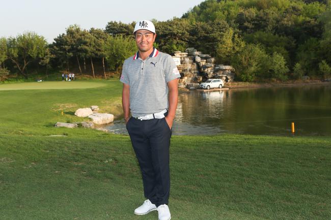 日本选手谷原秀人一杆进洞