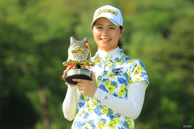 日本19岁选手新垣比菜实现女子日巡首胜