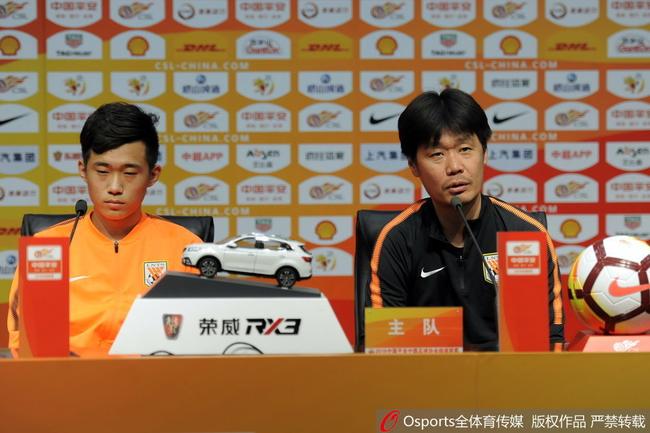 李霄鹏携李海龙出席赛前发布会