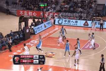 贺希宁高速溜底线上篮得手