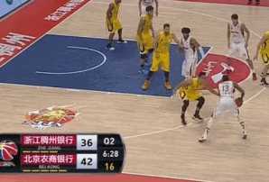 贺希宁抢断小外援