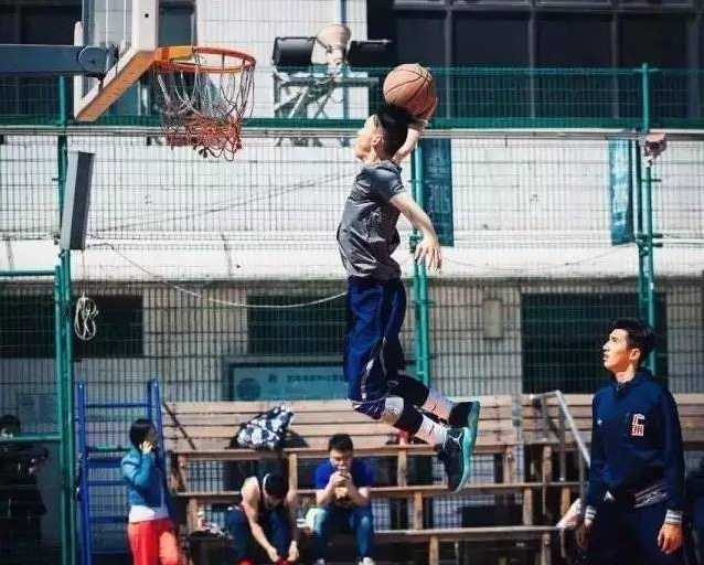 人气扣将钟显超