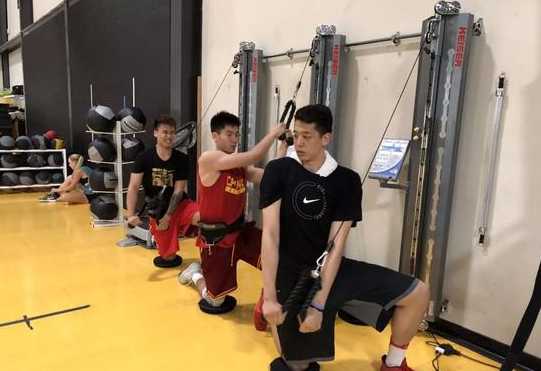 赵睿与沈梓捷等人一同训练