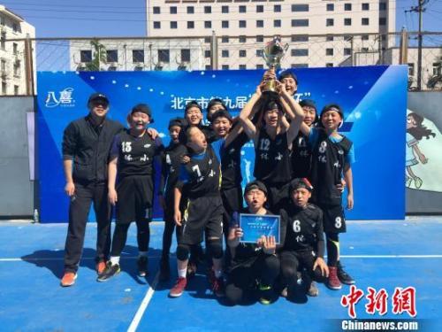 孩子们能在篮球比赛中感受团队的力量
