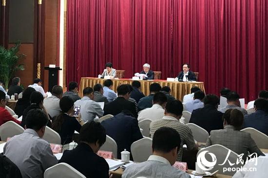 坚决唱响主旋律 凝聚脱贫攻坚强大精神动力