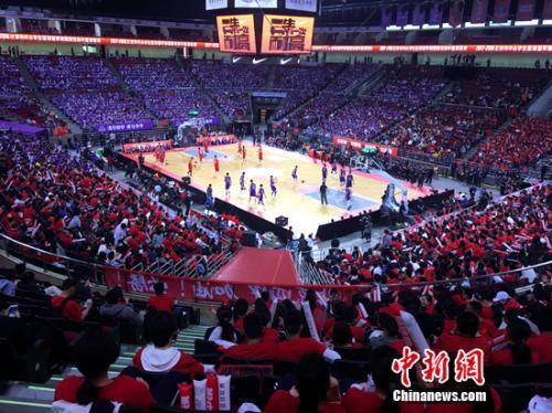 第96届日本高中足球锦标赛决赛现场。 图片来源:。
