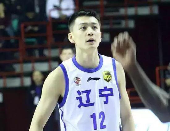 即使与林更新合影也不吃亏,这颜值可以直接混娱乐圈了。