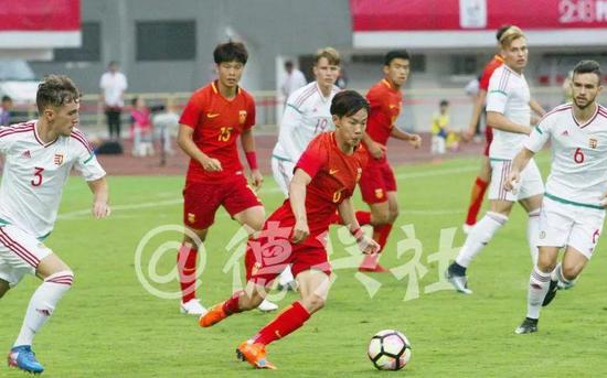 杨意林带球