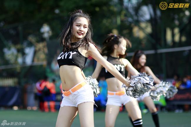 小姐姐在球场等你一个假期