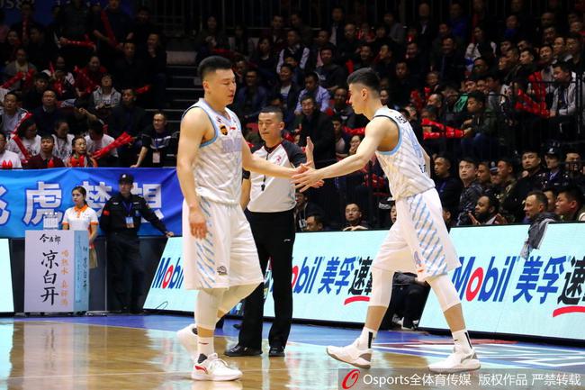 李根与新疆续约