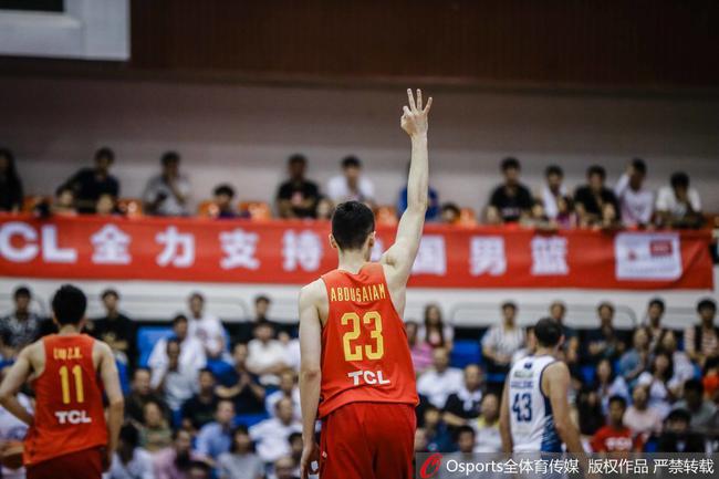 阿不都半场投进压哨三分