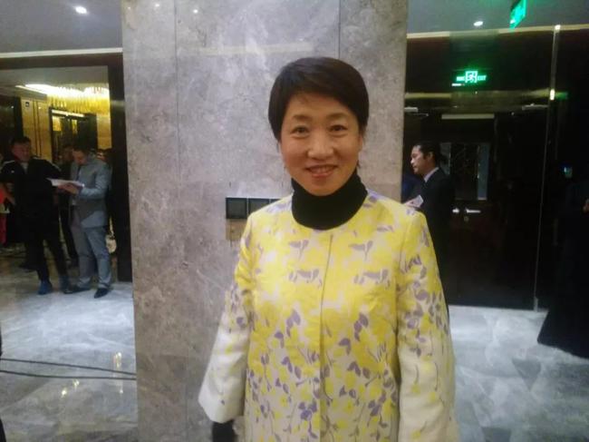李虹