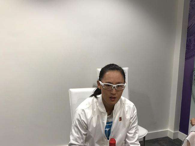 郑赛赛在发布会上