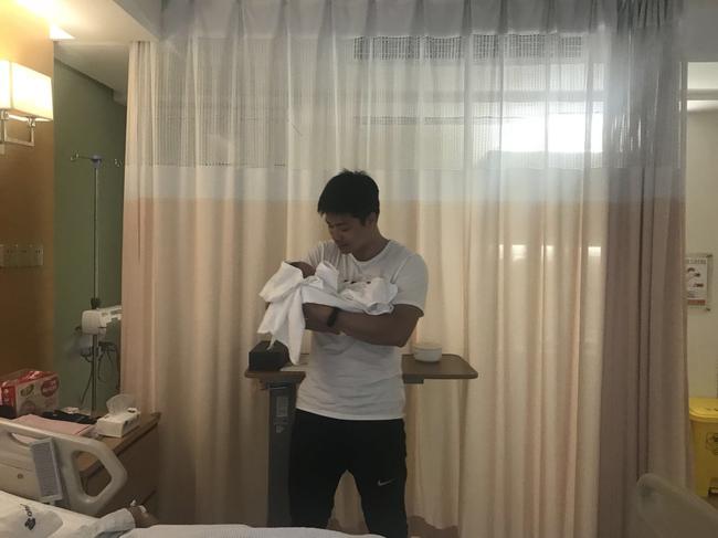 苏炳添抱娃