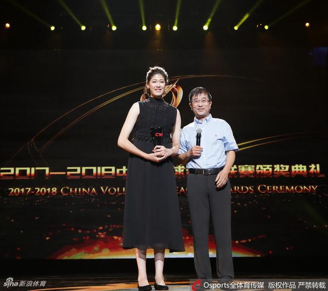 李盈莹领奖
