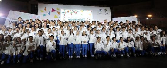 8月7日，韩国代表团成员在出征仪式上合影。/纽西斯通讯社