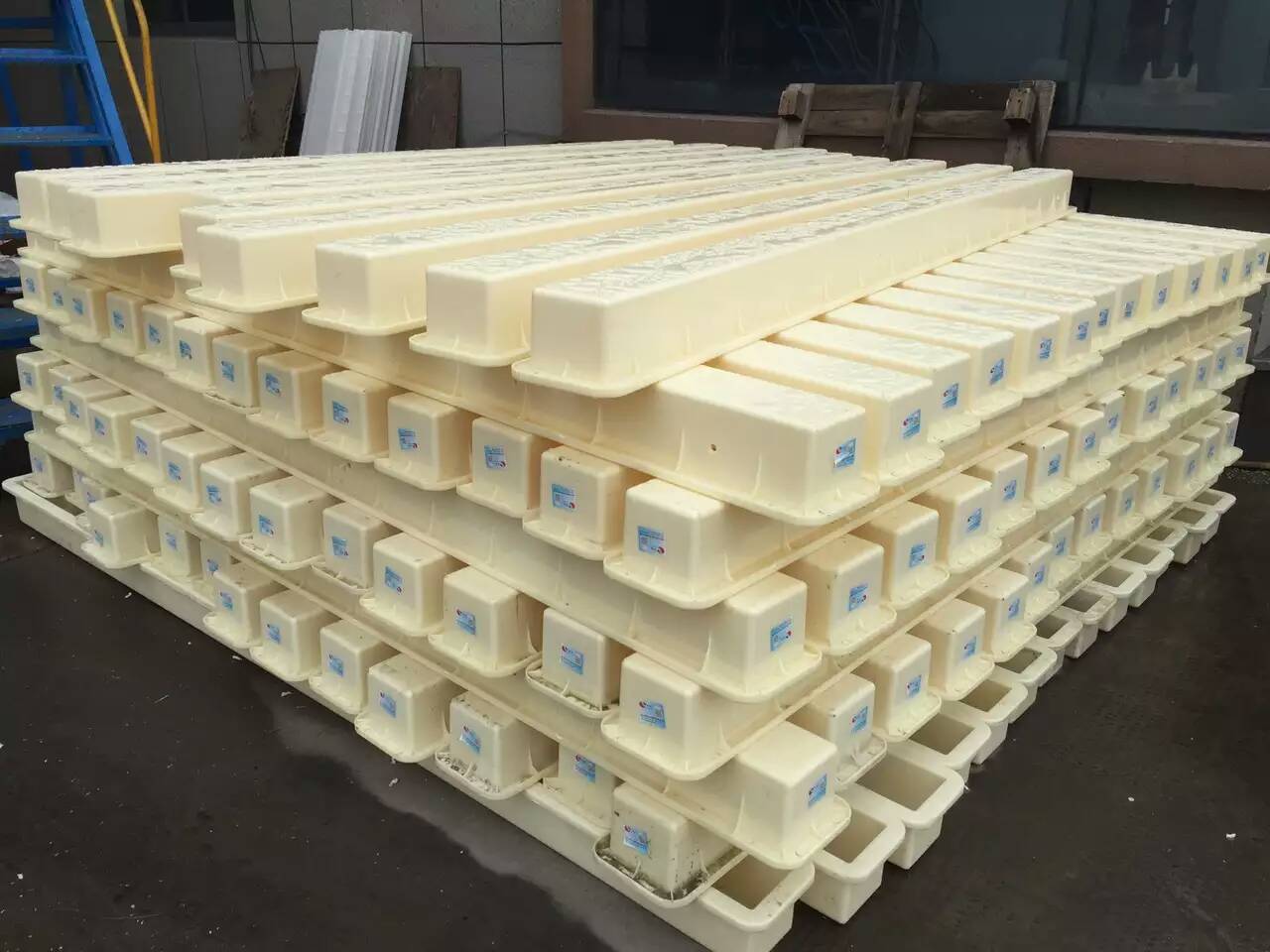塑料模盒模具厂家黑龙江就有一家佳木斯盛达建材