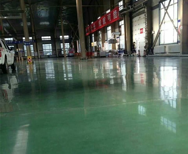金刚砂地坪发白起皮问题解决办法