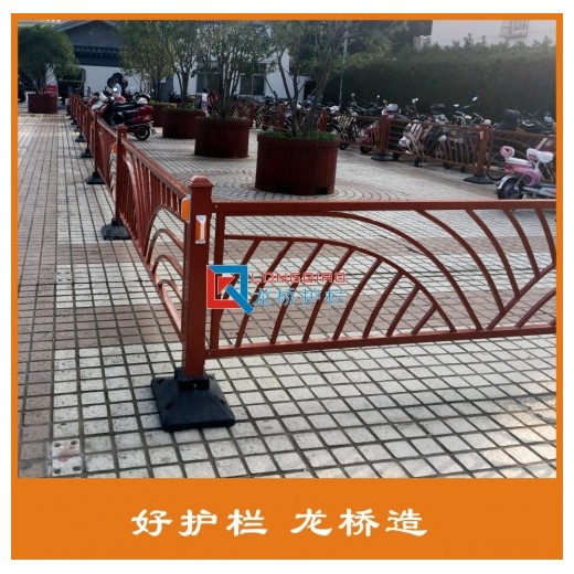 上海花式道路隔离护栏 上海景区镀锌钢喷塑护栏 龙桥公司