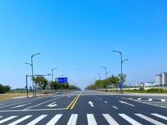 南京道路标线分为:热熔标线，常温冷漆标线